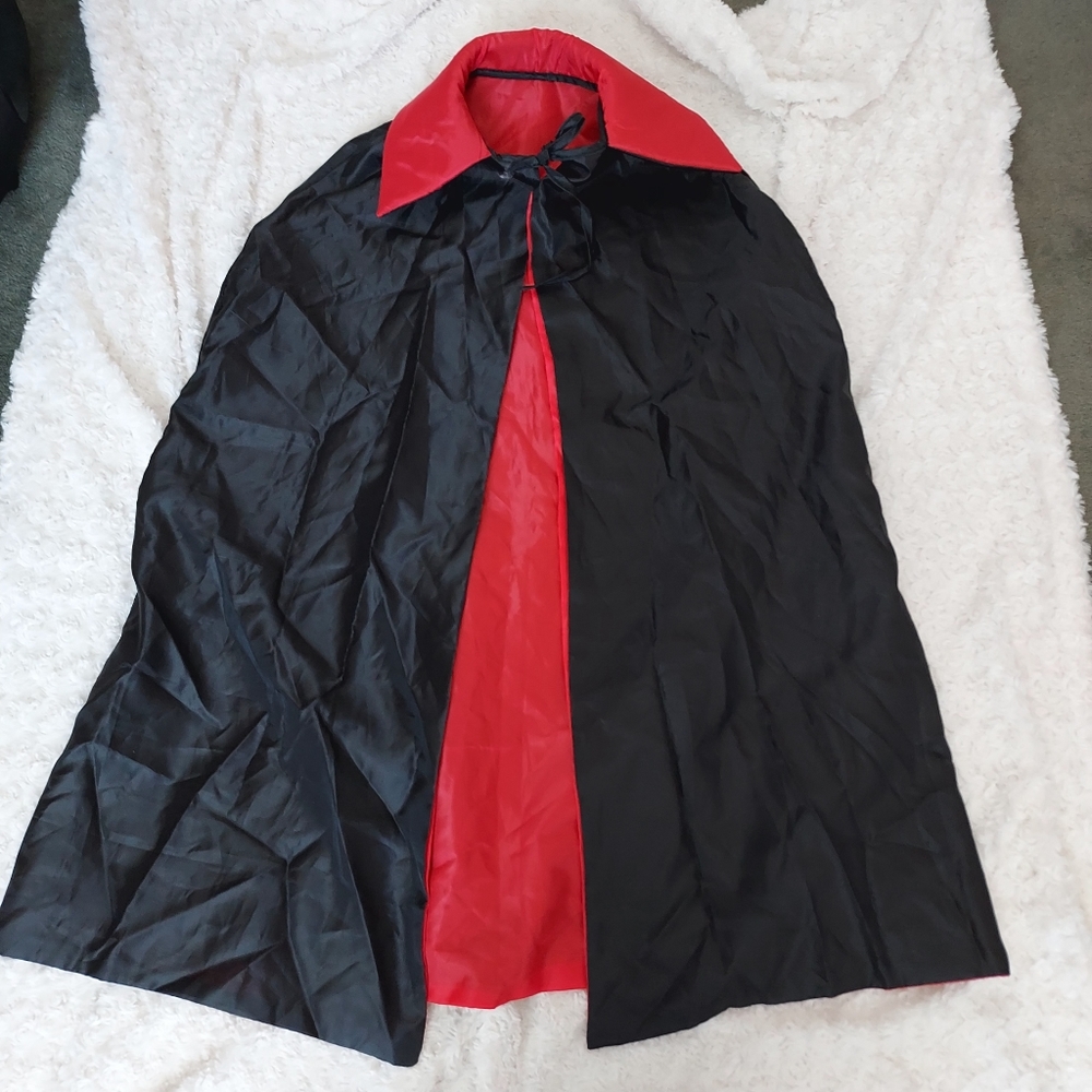 Reversible Versitile Youth Dracula / Devil Halloween Costume Cape Dress Up